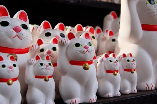 Легенда храма Готокудзи — храма манящих котов